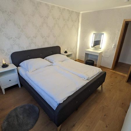 Bis Zu 6 Personen, Bahnhofs- & Zentrumsnah, Suedheide, Netflix Und Ps4 Celle Esterno foto